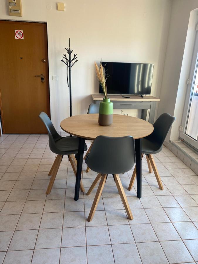 Apartment Privlaka Direkt Am Strand Mit Klima Und Neuem Badezimmer Haustiere Sind Willkommen Экстерьер фото