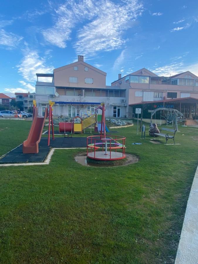 Apartment Privlaka Direkt Am Strand Mit Klima Und Neuem Badezimmer Haustiere Sind Willkommen Экстерьер фото