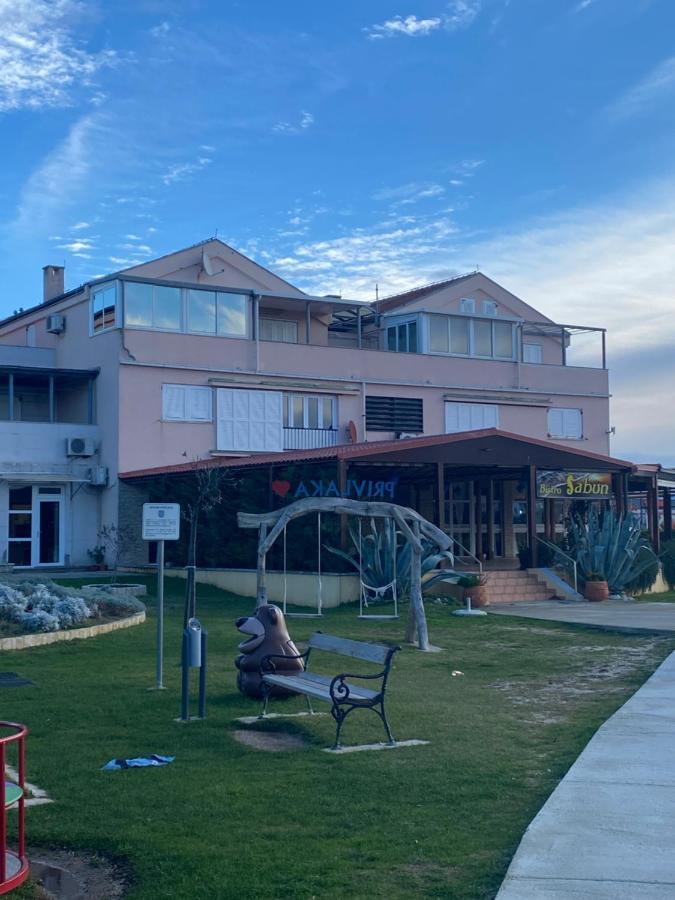 Apartment Privlaka Direkt Am Strand Mit Klima Und Neuem Badezimmer Haustiere Sind Willkommen Экстерьер фото