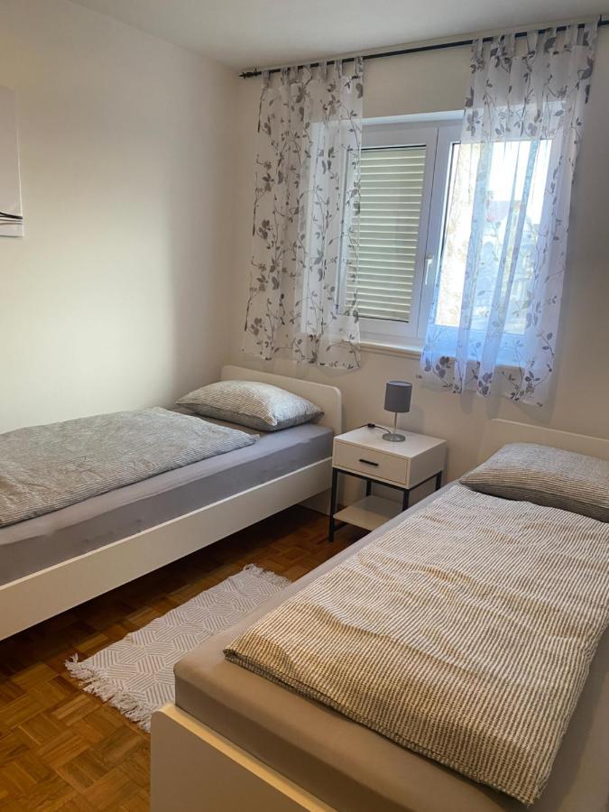 Apartment Privlaka Direkt Am Strand Mit Klima Und Neuem Badezimmer Haustiere Sind Willkommen Экстерьер фото